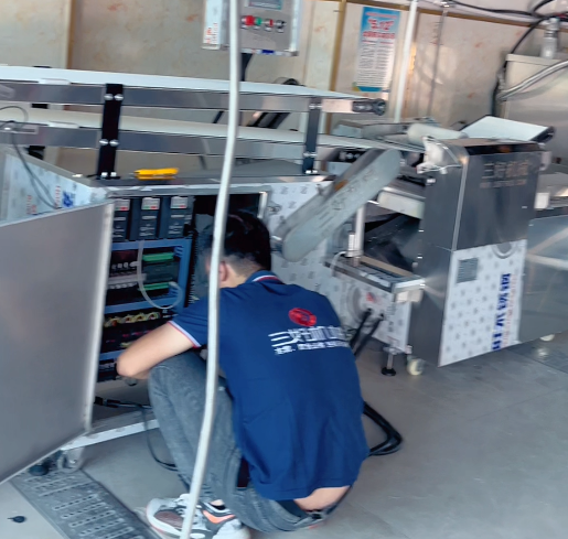 饅頭機(jī)安裝現(xiàn)場(chǎng)