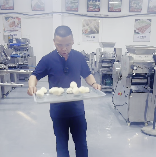 速凍包子不裂不塌！卷面式包子機(jī)做生坯凍完蒸還喧軟多汁？